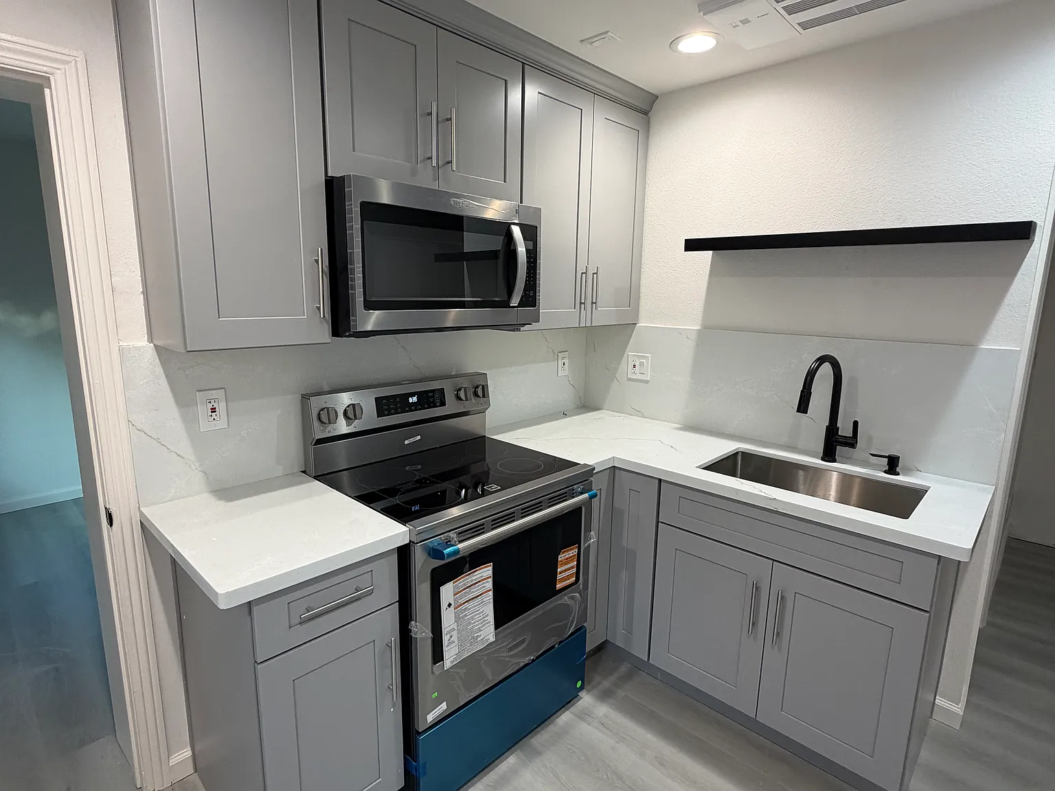 1 bed, 420 sqft, $2,500 — Photo 3