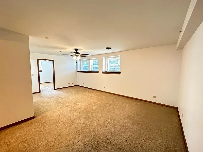 2 bed, 1.0 bath, 700 sqft, $1,250 — Photo 2
