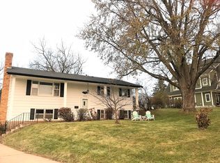 3216 Roosevelt St NE, Saint Anthony, MN 55418