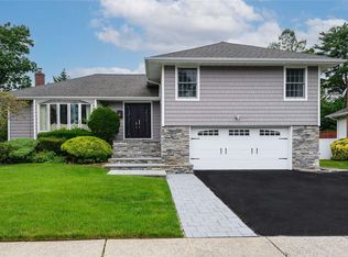 85 Melanie Ln, Syosset, NY 11791