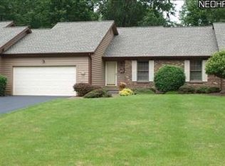121 Turquoise Dr, Cortland, OH