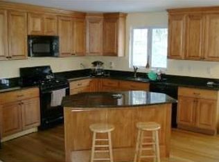 1 Kenart Rd, Medway, MA 02053