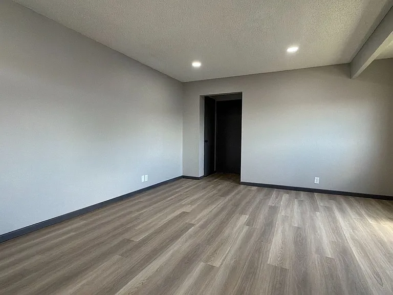 1121 N 28th St #14 — Photo 12