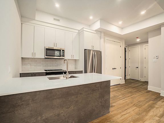 4th image of 404 Eden Ave #202