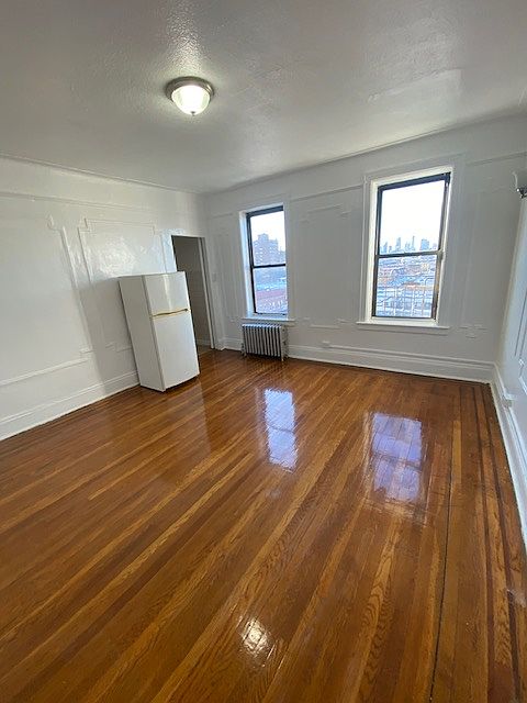1st image of 3216 Crescent St #5C