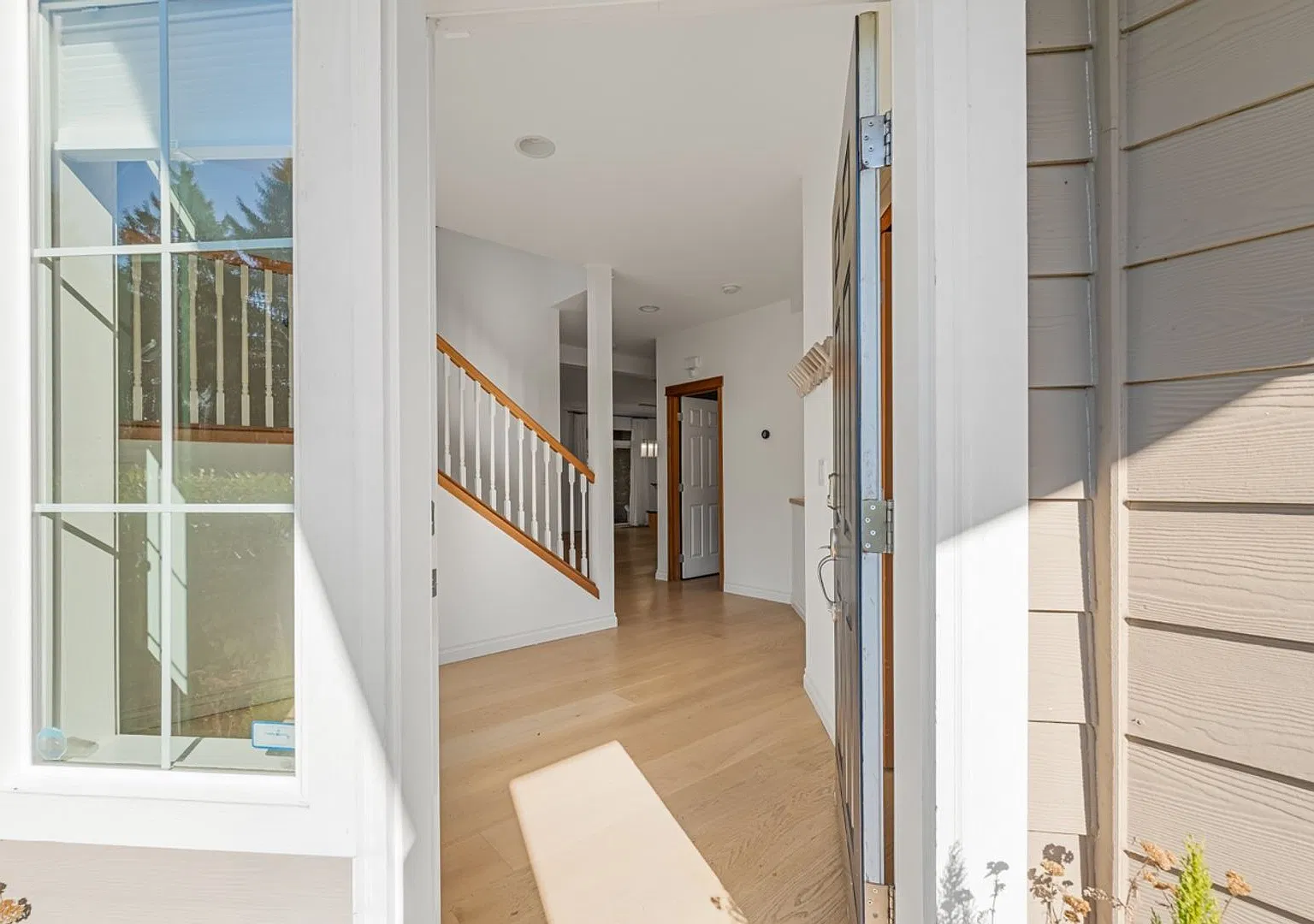 Beautiful Martha lake home available now! — Photo 2