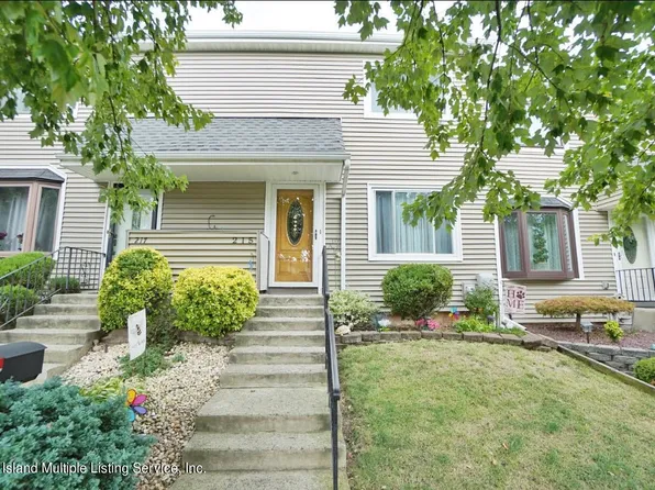 215 Balsam Pl, Staten Island, NY 10309