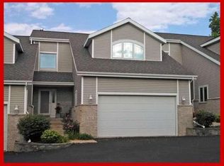 513 Nightingale Ln, Cottage Grove, WI 53527