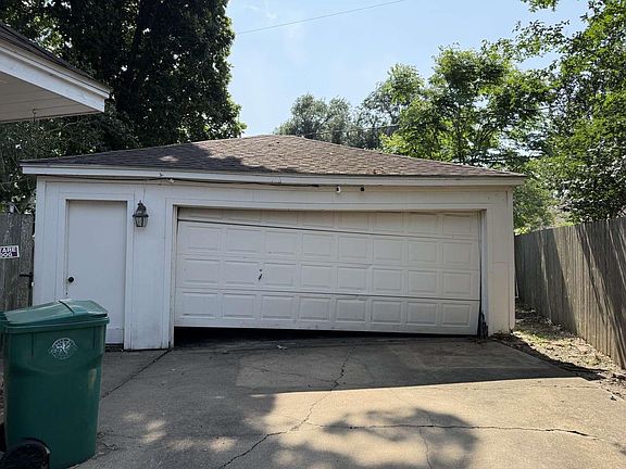 4th image of 2706 Burke Rd