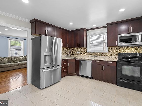 4th image of 3013 Medway St
