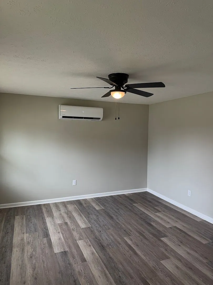 4405 Diddle Dr. — Photo 3