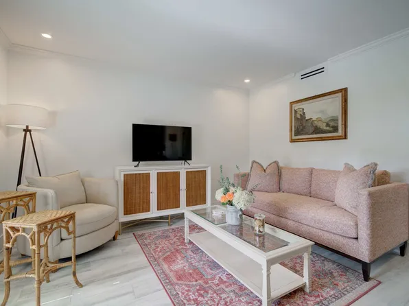 655 8th Ave S, Naples, FL