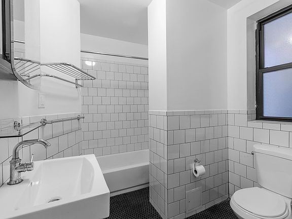 3rd image of 176 E 81st St APT 3E