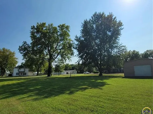 229 E 7th Ave, Garnett, KS 66032