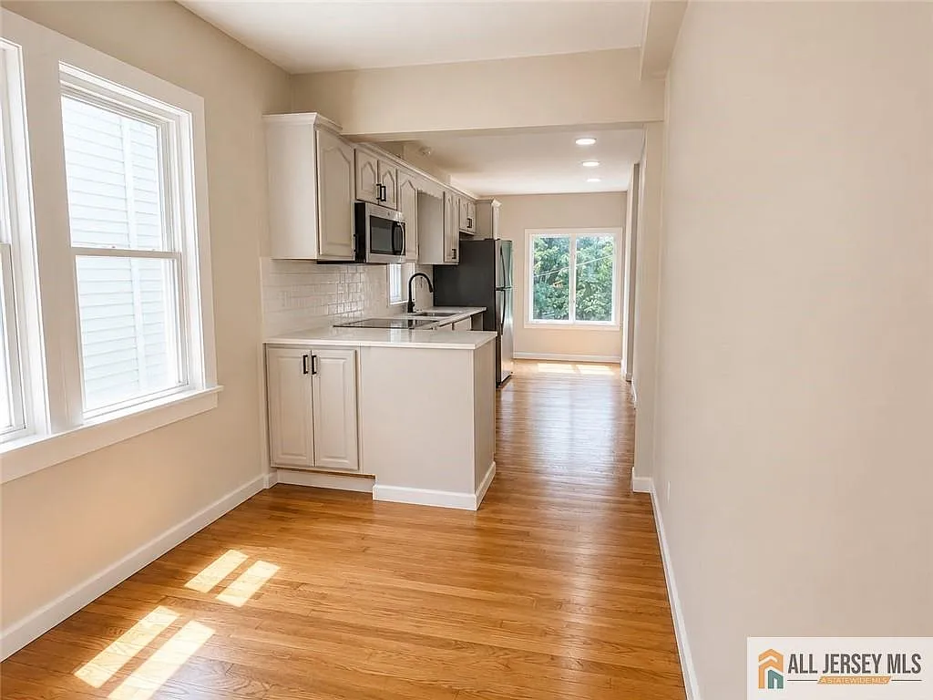 3 bed, 2.0 bath, 1562 sqft, $2,900 — Photo 3