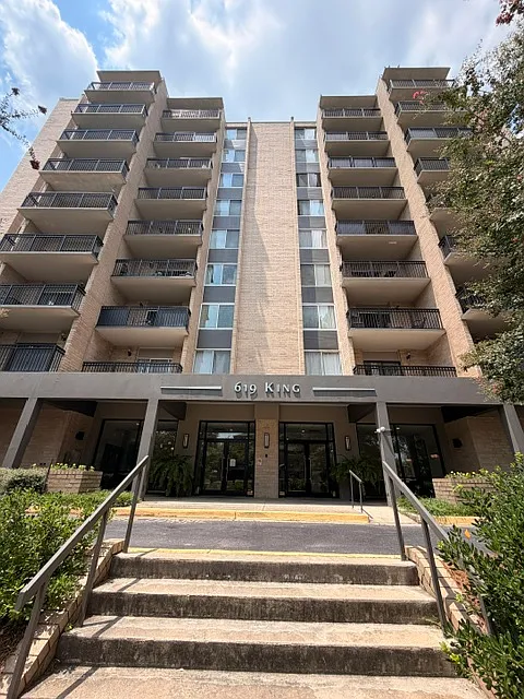 3 bed, 1150 sqft, $1,800 — Photo 1