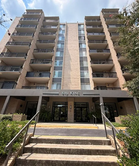 619 King St #201 — Photo 1