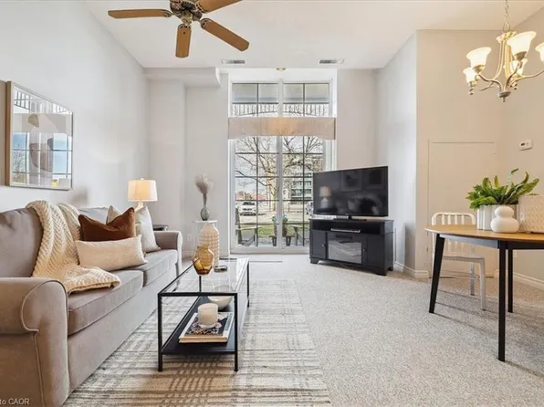 262 Dundas St E #108, Hamilton, ON L8B 1A9