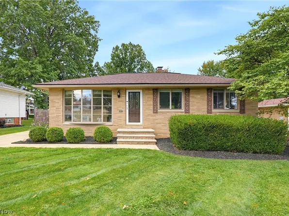 7386 Meadow Ln, Parma, OH 44134