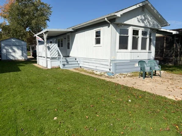 416 S Cogswell Dr #44, Silver Lake, WI 53170