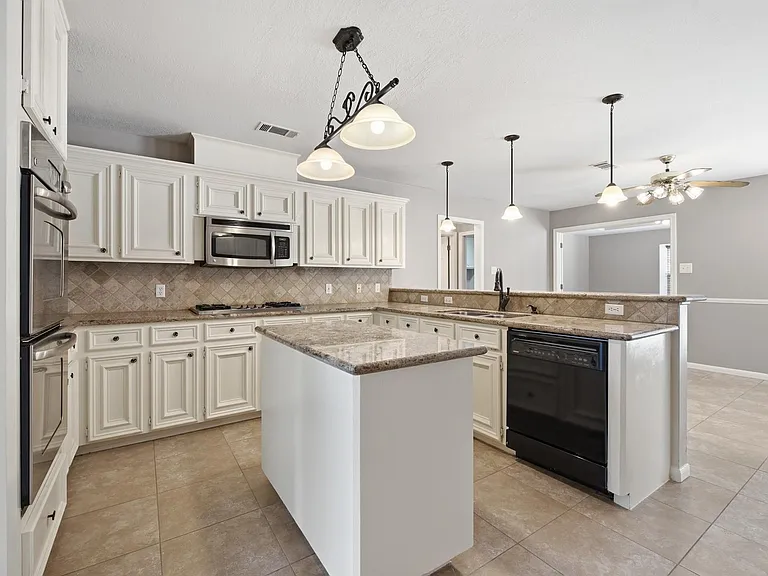 905 Winged Foot Dr — Photo 17