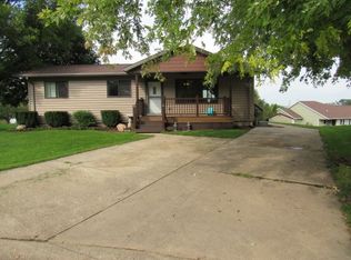 107 Monk Ct, Monticello, IA 52310