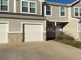 334 N 6th Ter, Louisburg, KS 66053
