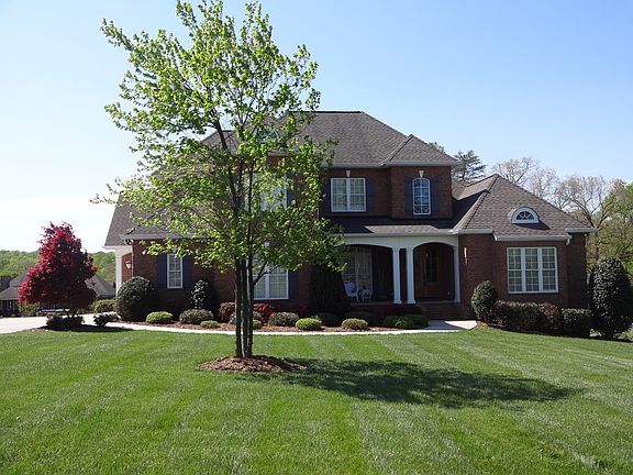 3rd image of 169 Foxglove Dr
