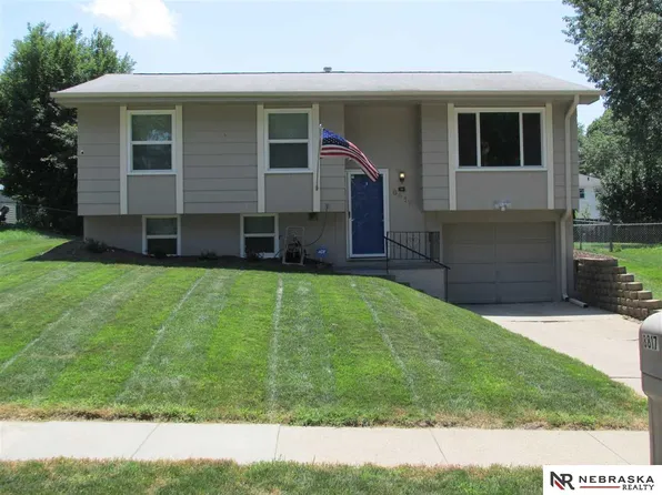 8817 Sprague Cir, Omaha, NE 68134