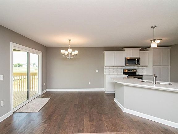 4th image of 2604 7th Avenue Ct SW