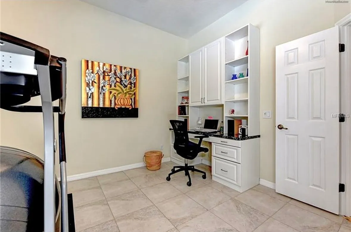 4 bed, 2900 sqft, $3,950 — Photo 3