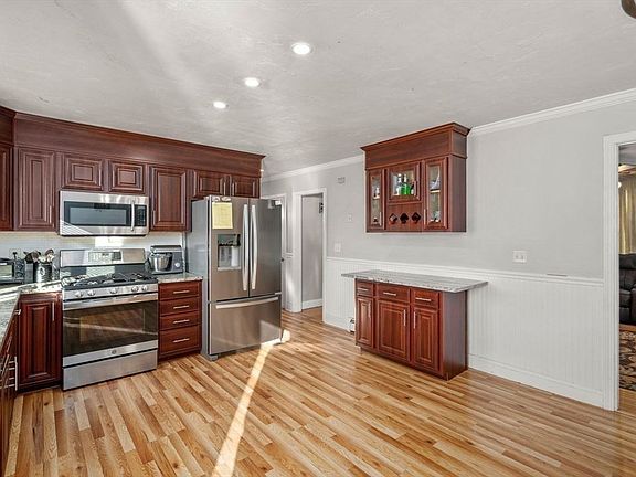 3rd image of 231 Lapham St