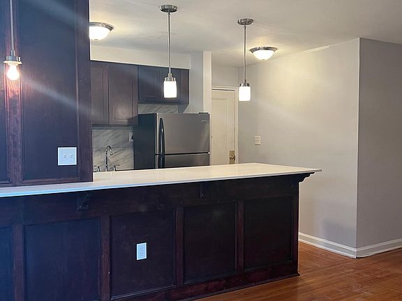 3rd image of 298 Grafton Ave #8