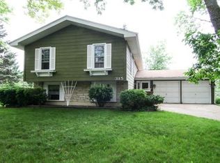 315 Robinhood Ct, Bolingbrook, IL 60440