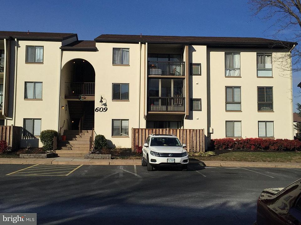 1st image of 609 Center St APT 103
