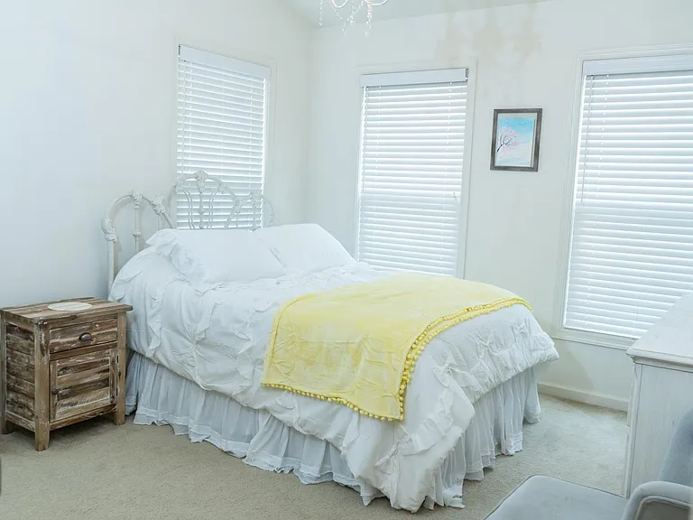25095 Croxley Green Sq — Photo 43