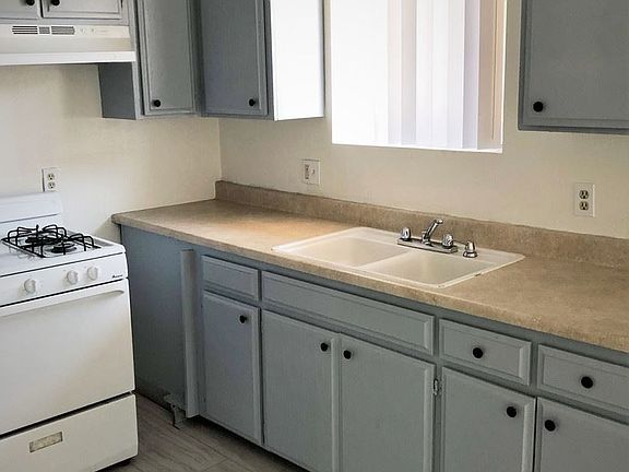5th image of 11620 Sylvan St APT 7