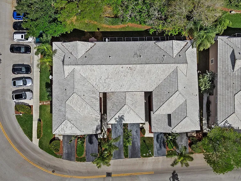 2264 Salerno Cir — Photo 42