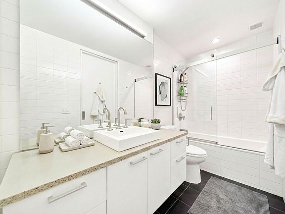 4th image of 200 E 11th St APT 203
