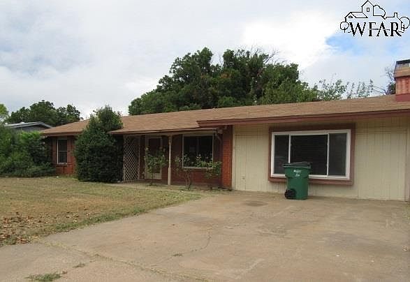 1st image of 604 Mimosa St