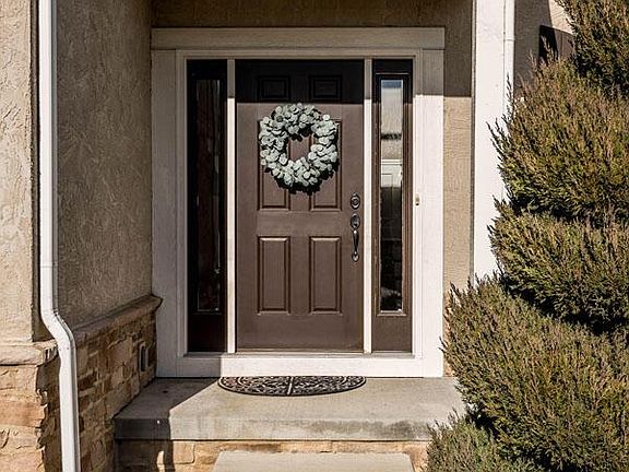 4th image of 5098 Medallion Dr W