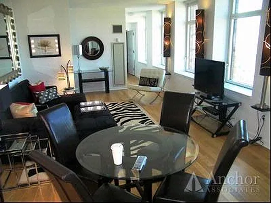 Rented by Anchor Associates | media 31