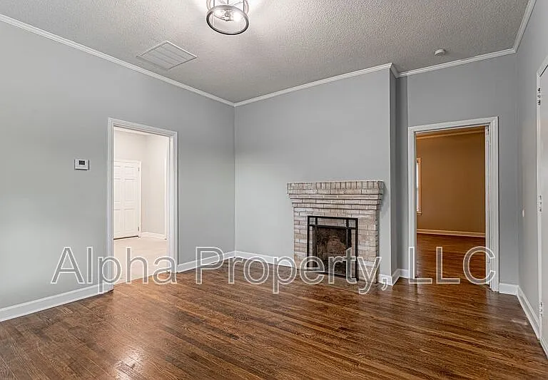 56 Hutchins St — Photo 2