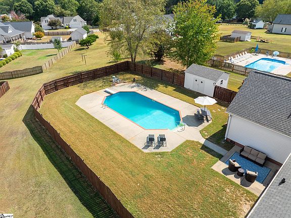 5th image of 208 Legacy Farm Dr