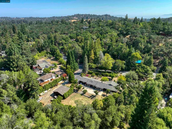 165 Willowbrook Dr, Portola Valley, CA 94028