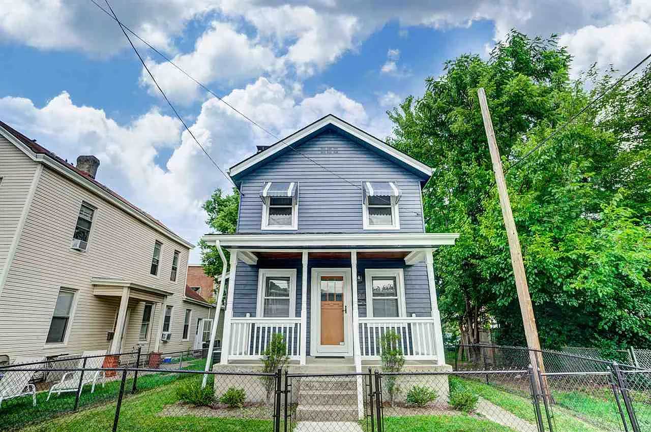 223 Lindsey St photo 1