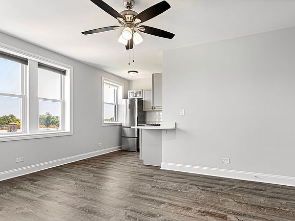 3rd image of 1521 W Sherwin Ave #604
