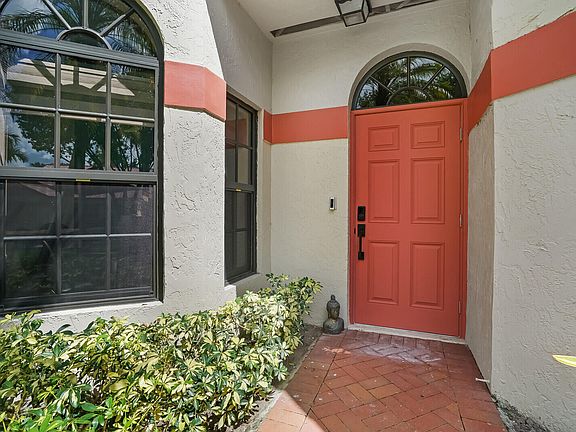 4th image of 7517 Lexington Club Boulevard #A