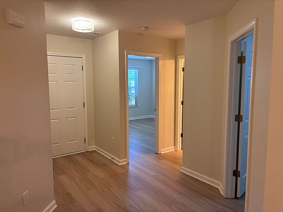 Foyer Photo - Entire House Newly Painted From Floor To Ceiling W Brand New Floors!