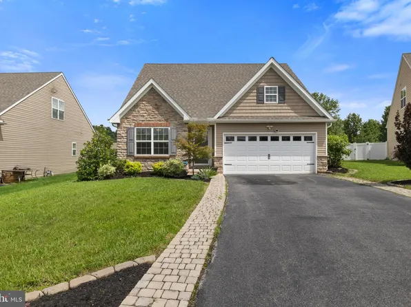 90 Dylan Dr, York, PA 17404